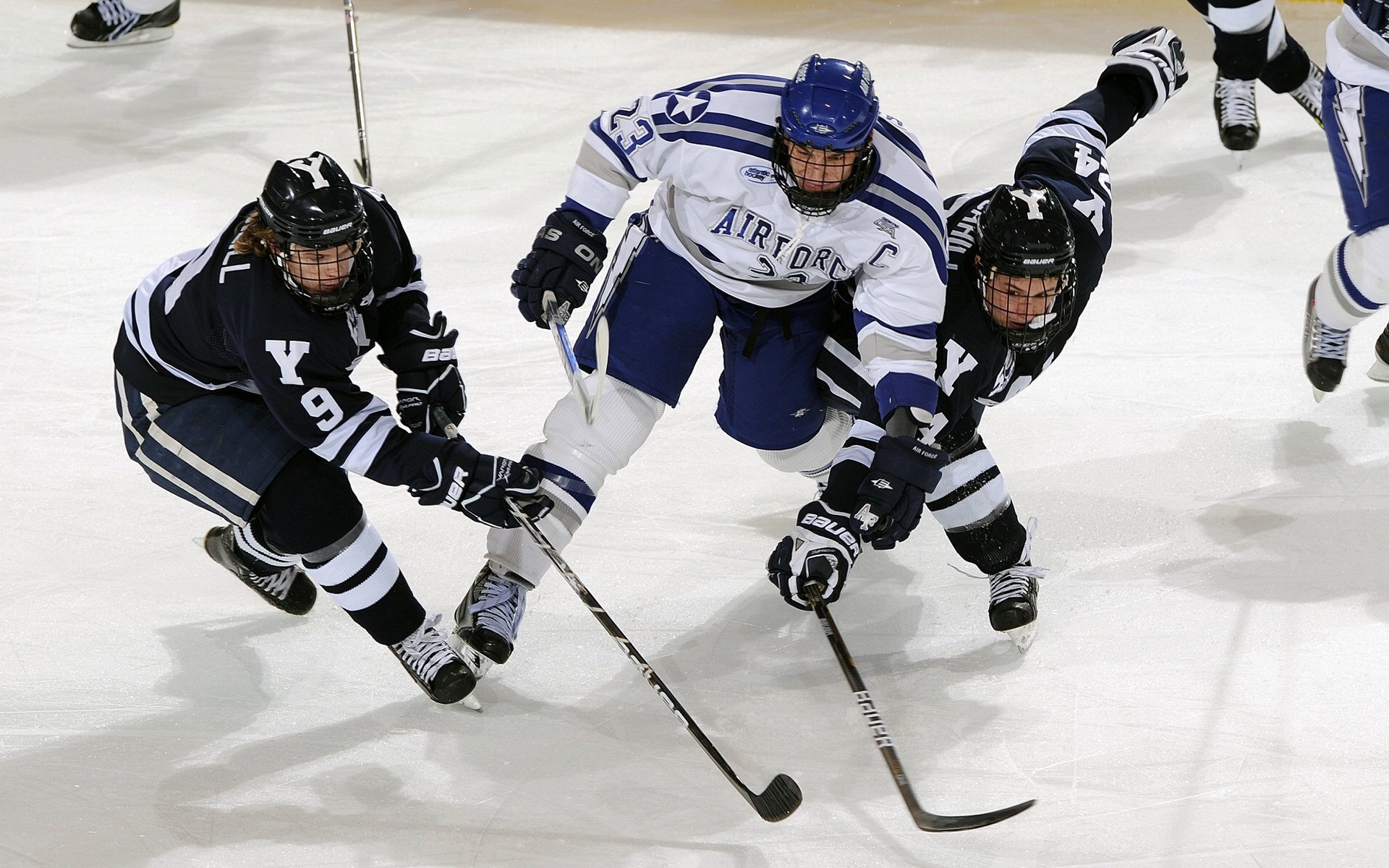 关键封盖：李磊最后封堵对手的必杀球！
