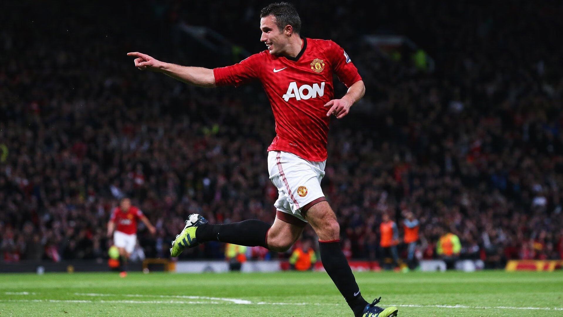 激烈对抗在场上上演，球员们拼尽全力，激烈的对抗英文