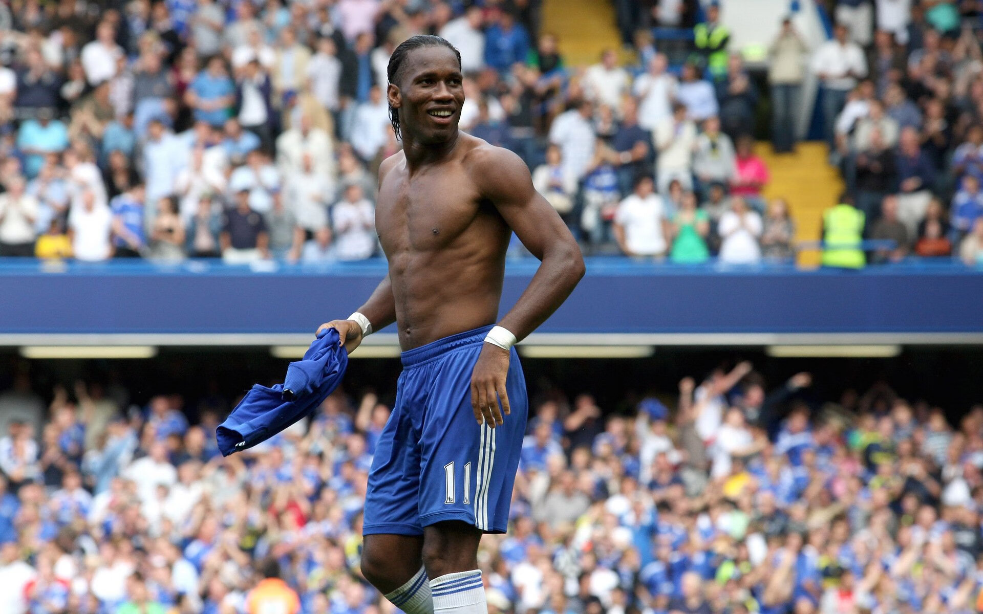 葡萄牙后卫因红牌被罚下，乌克兰队守住胜局,惊险一幕让人意想不到